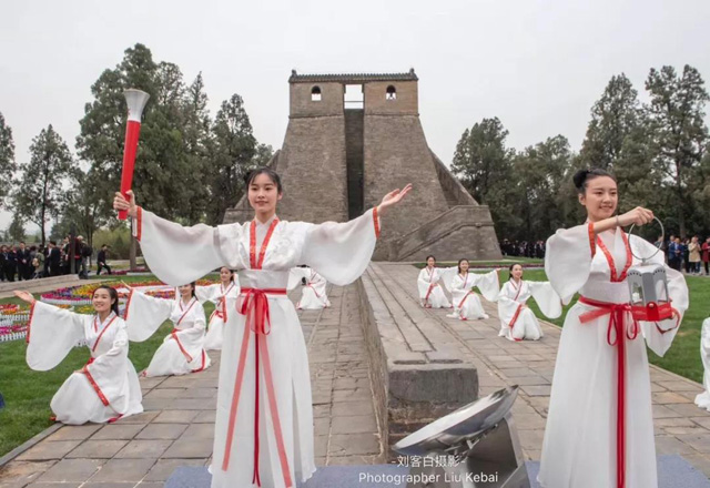 今天的告成觀星臺(tái)，一場火炬?zhèn)鬟f燃遍全國！